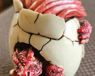 1998 W.U.I. Dragon Egg Figure