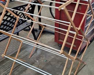 CLOTHES DRYING RACK