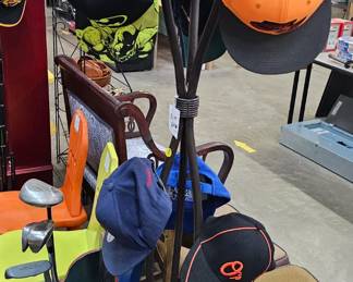 COAT / HAT RACK WITH HATS