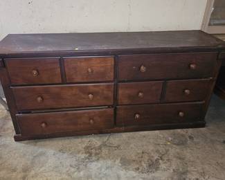 DRESSER