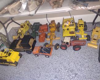 Many Old Vintage Tonka toys from the late 70s and early ,80s. Some toys are from the late 1940s.