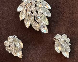 Stunning Eisenberg Ice broach and earrings.