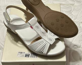 Ladies shows - New in box.