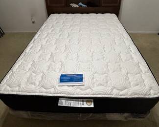 Ultra Plush Kingsdown mattress boxsprings - Clean, like new. ( Full size )