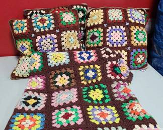Crocheted Blanket Pillow Set