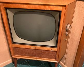 Vintage  RCA victor tv   Great for movies sets and still works 