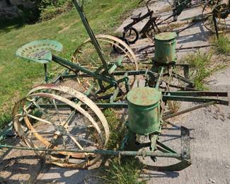 John Deere Antique planter