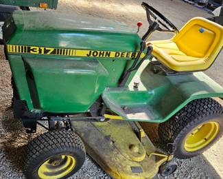 John Deere 317 Lawn mower