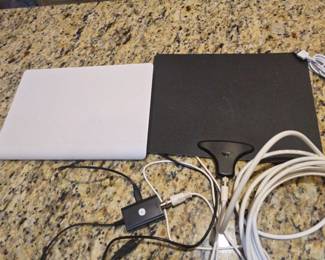 Two Indoor Antennas By GE And MOHU Not Tested