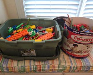 Huge Mystery Lot Of Vintage Tinker Toys, Lincoln Logs, Etc.