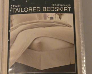 Brand New Smoothweave Twin Tailored Bedskirt In Cream
