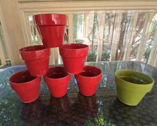 Set Of 6 Red And 1 Green Small Ceramic Pots