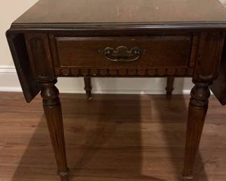 Ethan Allen Side Table With Leaves