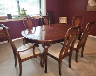 Thomasville dining table & 6 chairs