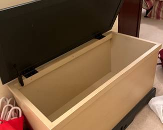Storage chest
