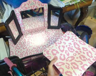 kids make up vanity. Lots of kids toys available. great for upcoming Holidays
