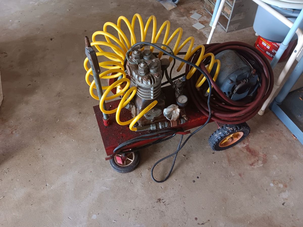 Everything must go Some nice items in Satellite Beach, FL starts on 9