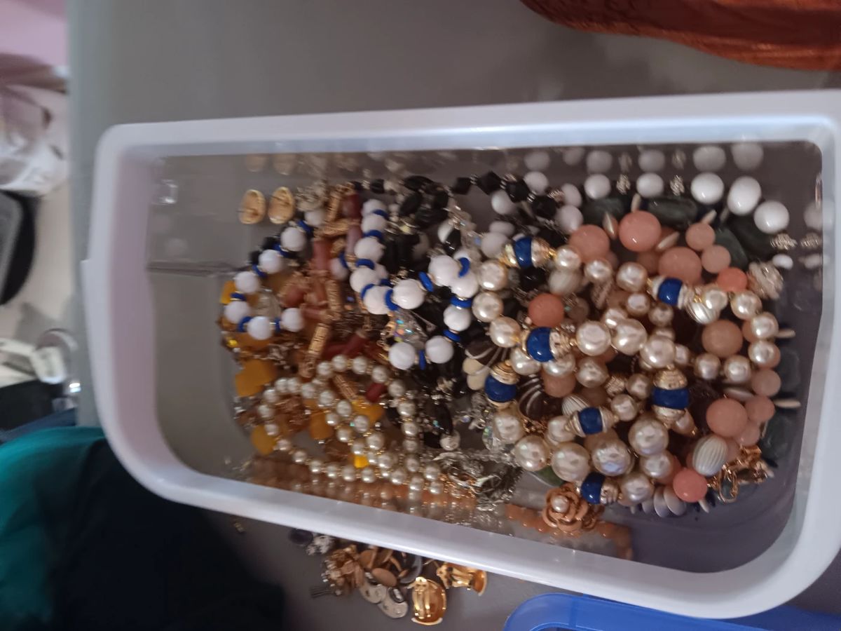 Everything must go Some nice items in Satellite Beach, FL starts on 9