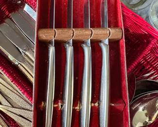 Set of 4 Gerber Legendary Blades Miming Steak Knives