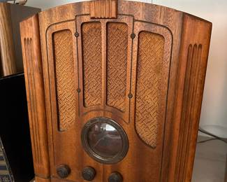 RCA Victor Tube Radio - Model 125