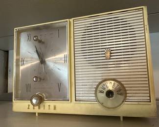 1950's Zenith Cream Tube Radio Clock – Model G515
