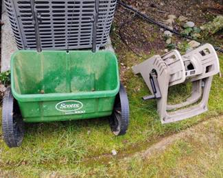 Scott's AccuGreen 1000 Fertilizer Spreader