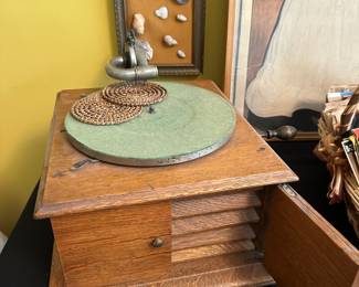 Victor Victrola Talking Machine Phonograph Record Player