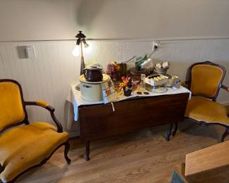 Antique mahogany drop leaf table