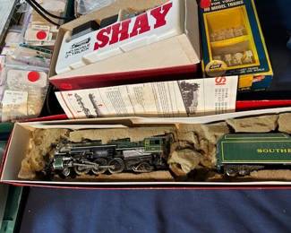 HO train engines, Rivarossi engine & tender, NONAME Shat