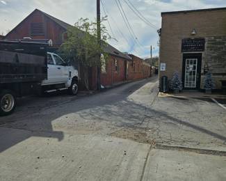 Alley to acces the sale.