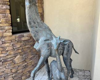 large metal mom giraffe & baby 9'