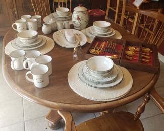 Platzgraph Christmas dishes..nice wood table w 4 chairs/ 2 leaves