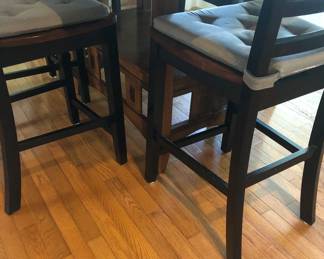 HIGH TOP TABLE AND 6 CHAIRS  WITH A LITTLE DAMAGE