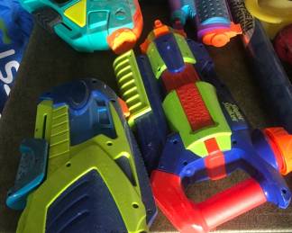 WATER GUNS