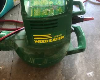 ELECTRIC BLOWER W/ ATTACHMENTS