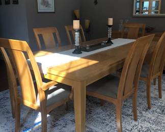 ADINING ROOM TABLE AND 6 CHAIRS BY ETHAN ALLEN