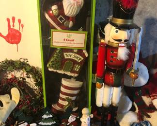 NUT CRACKERS & HOLIDAY