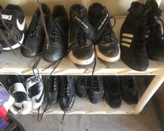BOYS CLEATS 