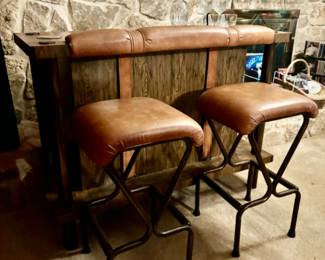 Mobile Bar with 2 bar stools
