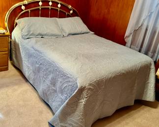 Vintage Headboard Full bed, new mattress