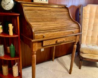 Roll top desk