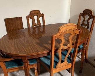 laminate top dining table with 1 leaf, 4 dining chairs