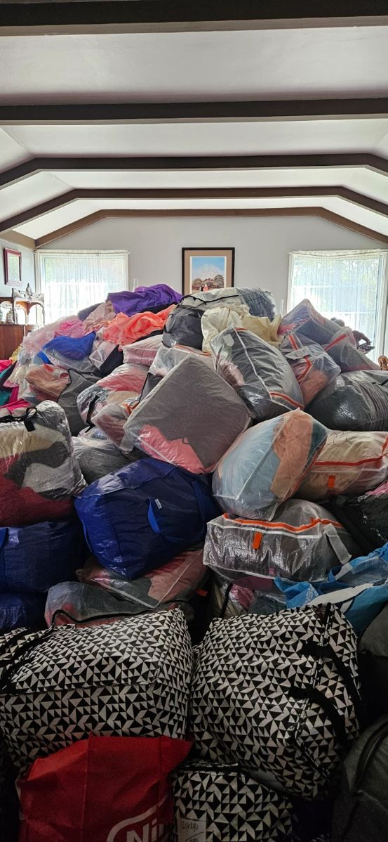 Over 10,000 vintage dresses from 1960s to Y2k! 