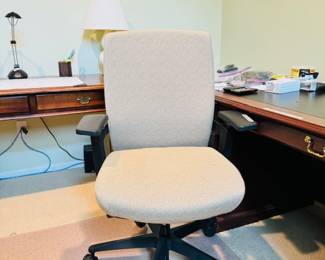 HUN Desk Chair