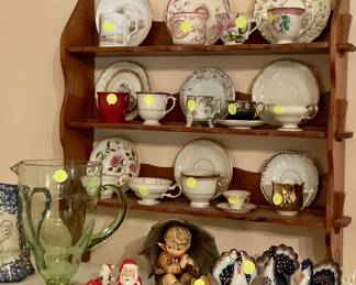 Tea cups, Russian bird figures