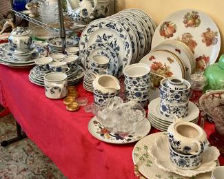 Blue Danube, knife rests, fruit decorated set, salts.