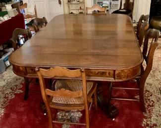 Antique Victorian table, expands from square table to banquet table, has 6 leaves