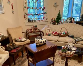 Tea cart, furniture, ornaments