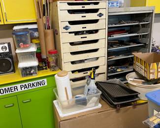 The drawer sets look really useful.  There are a couple of paint trays here, too.