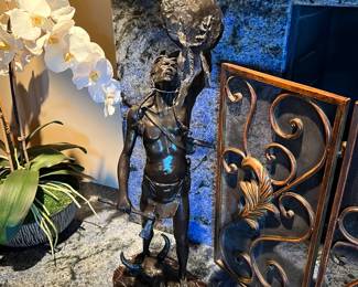 A fine statue with lots of style